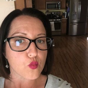 Meet your Posher, Lori